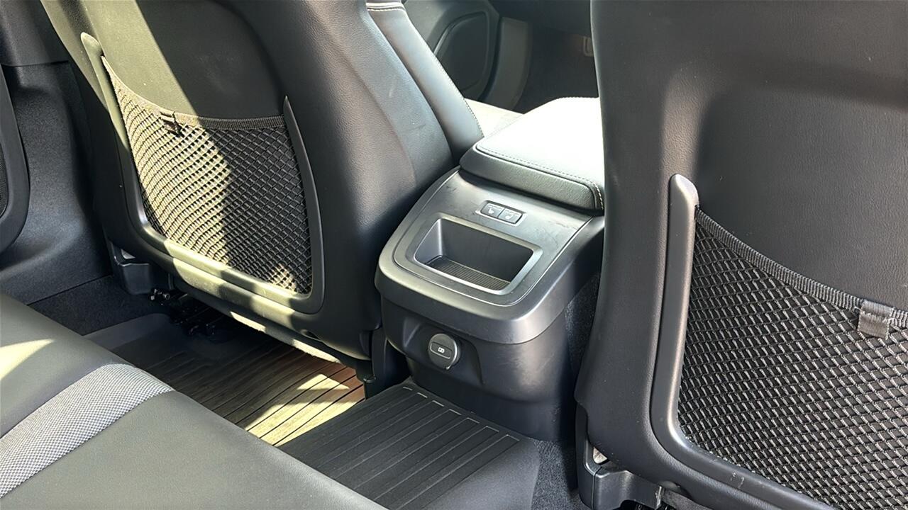 Main listing image - Volvo V60