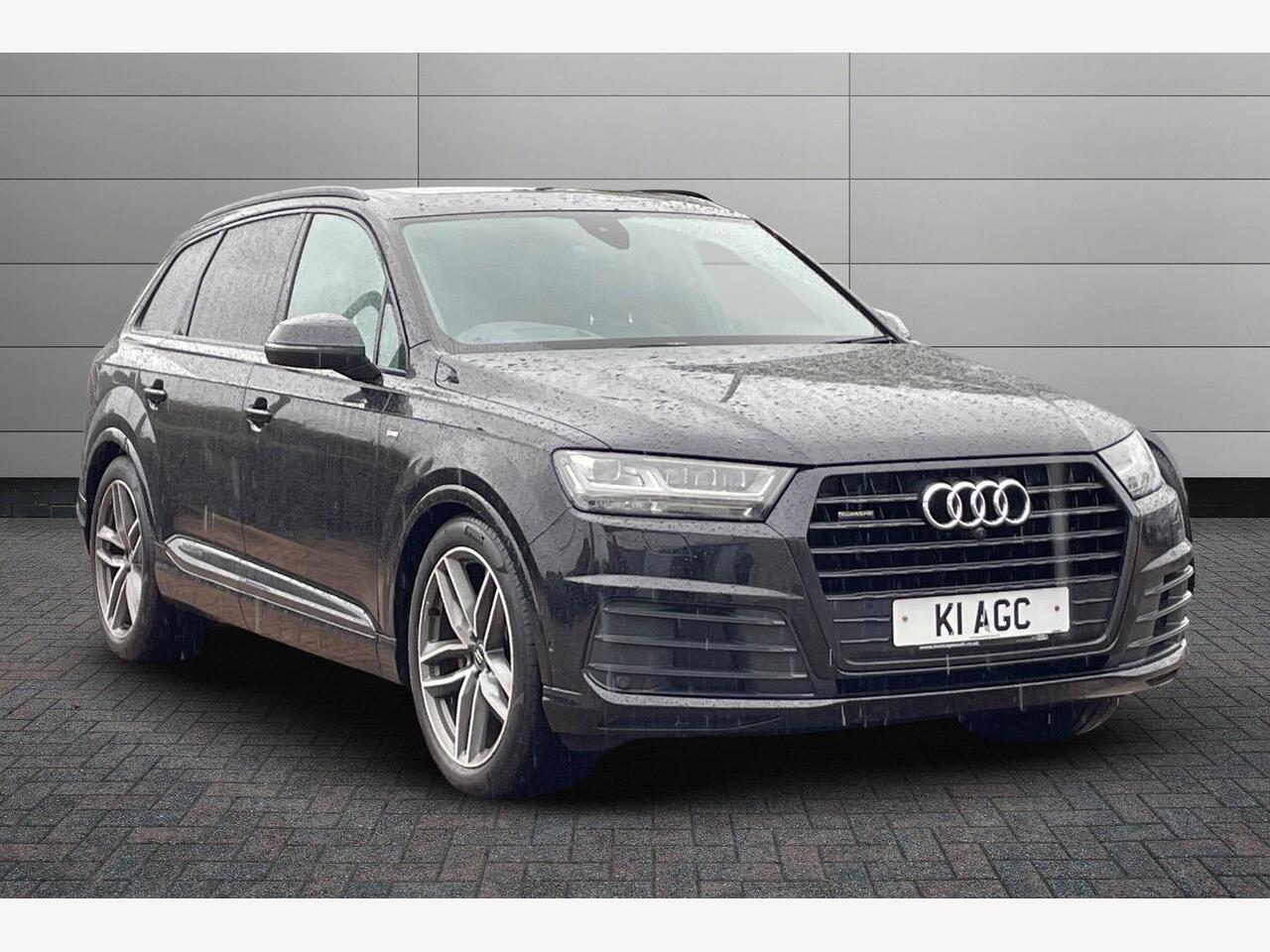Main listing image - Audi Q7
