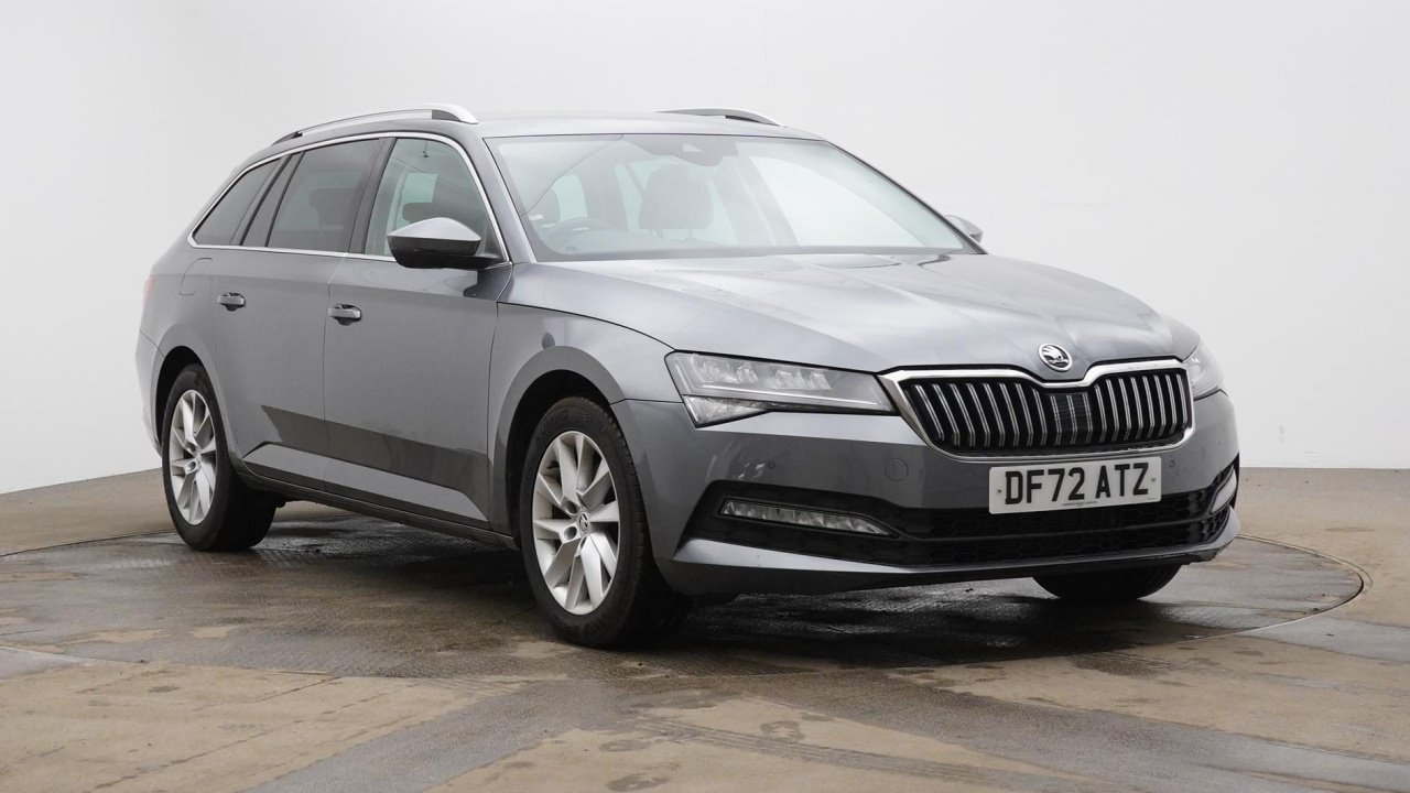 Main listing image - Skoda Superb Estate