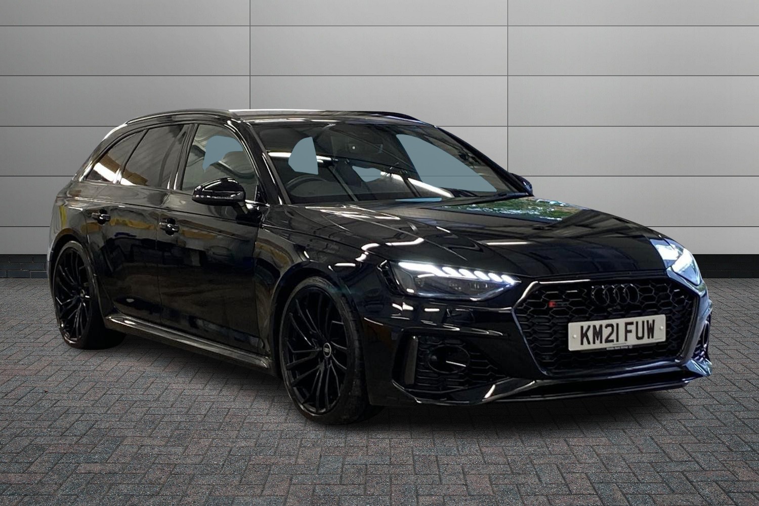 Main listing image - Audi RS4