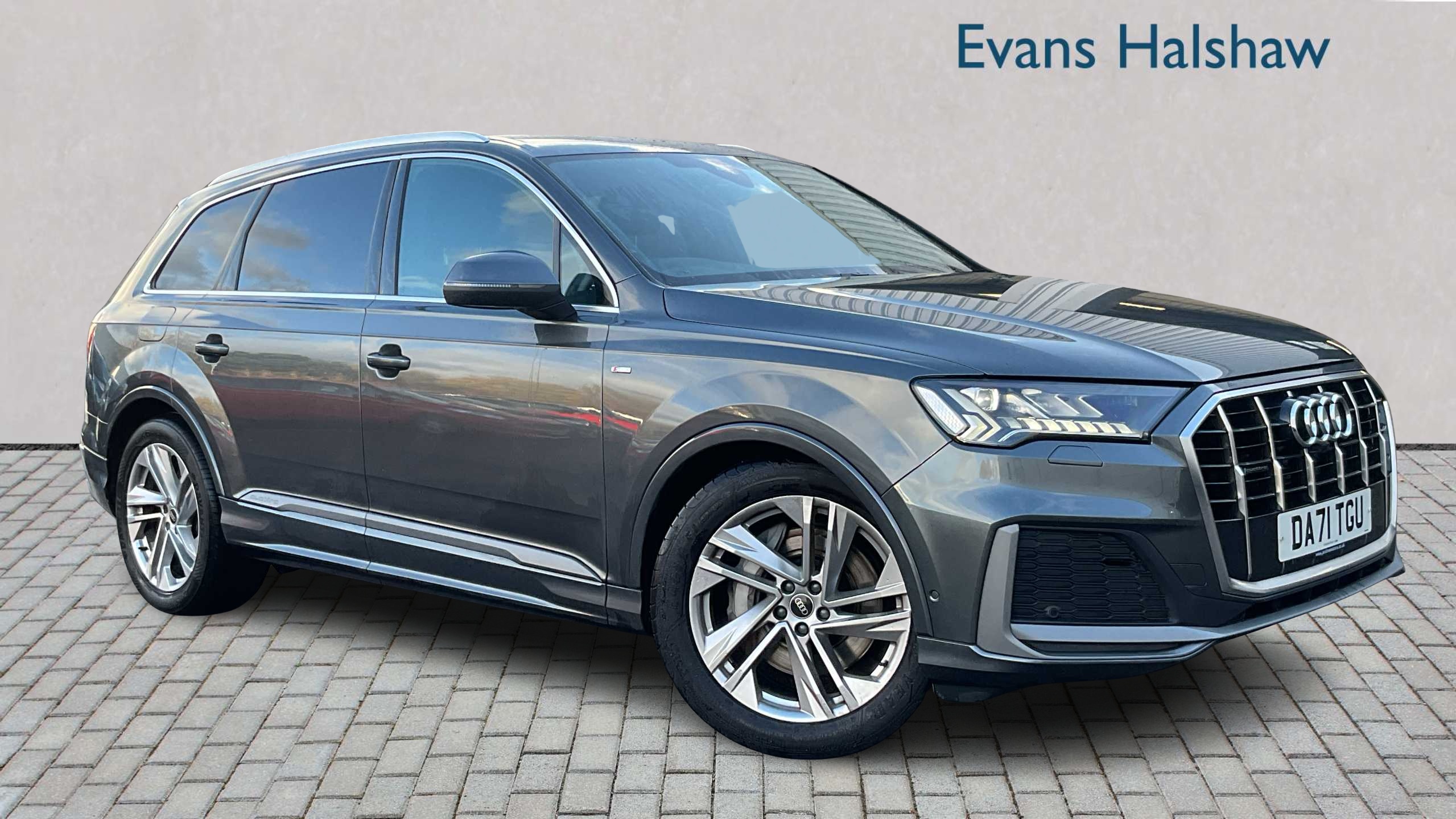 Main listing image - Audi Q7