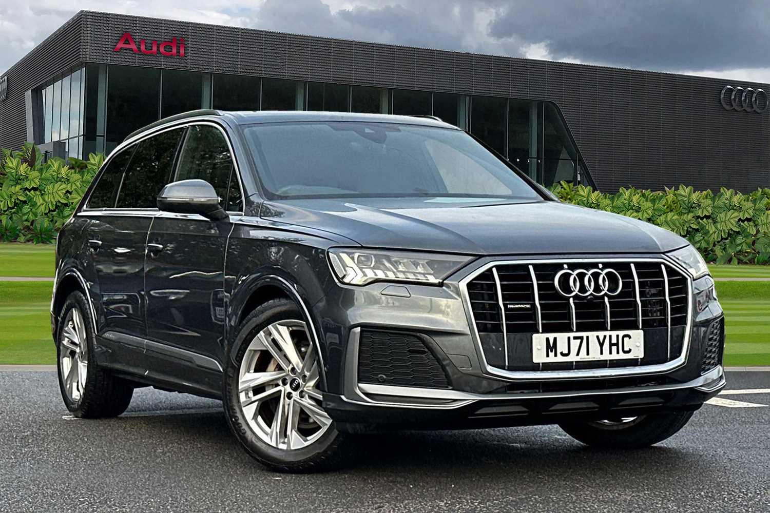 Main listing image - Audi Q7