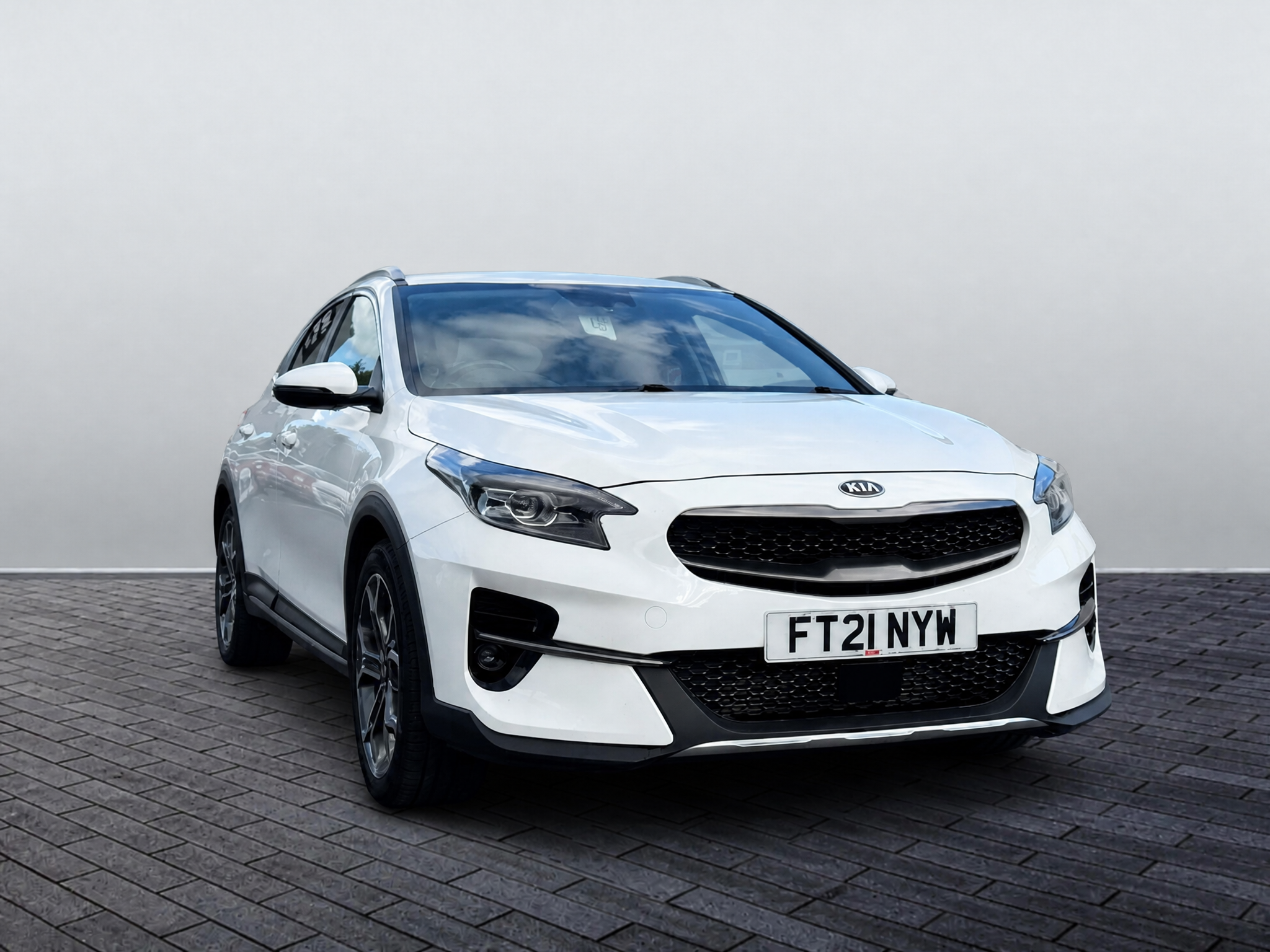 Main listing image - Kia XCeed