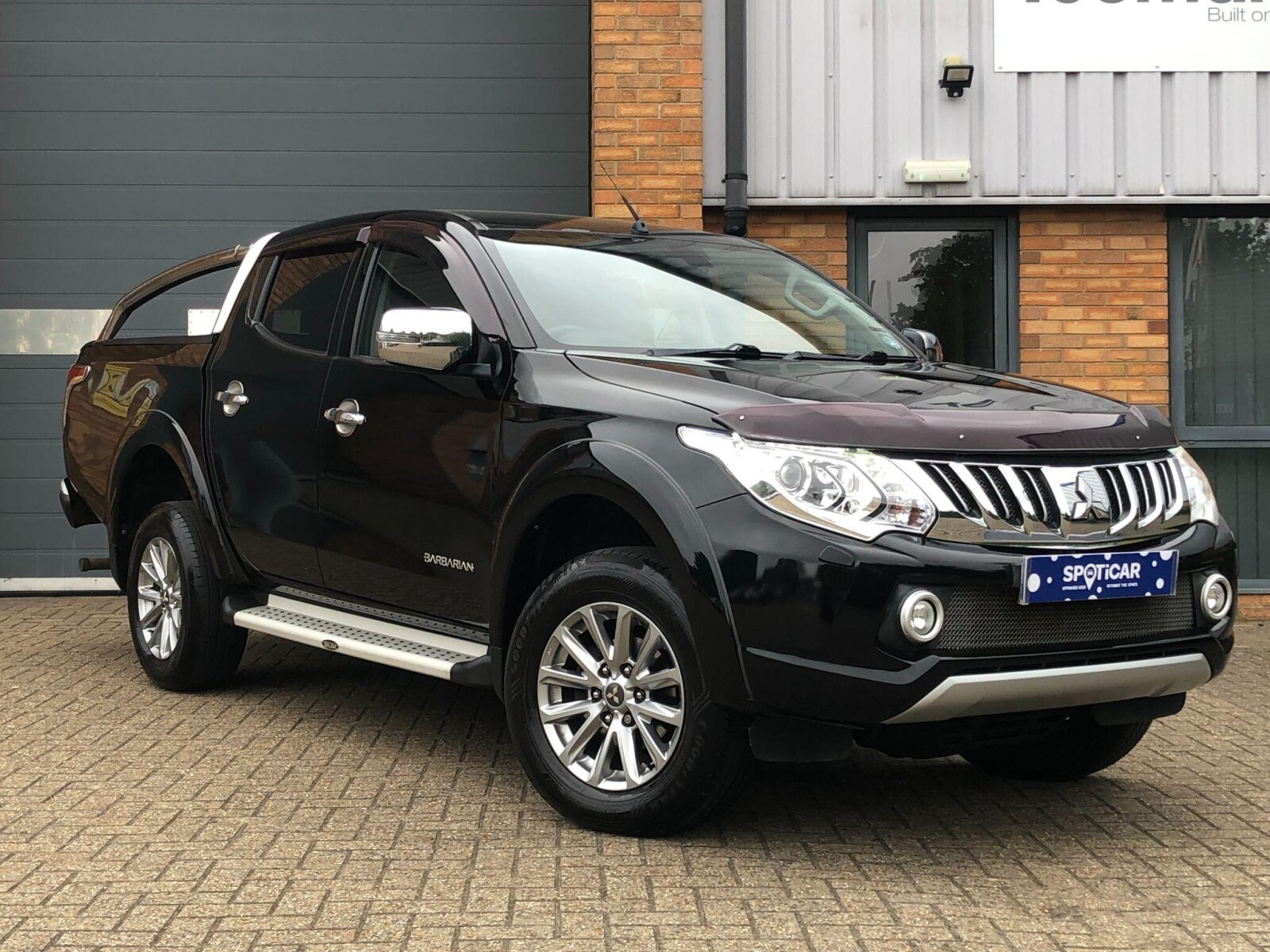 Main listing image - Mitsubishi L200