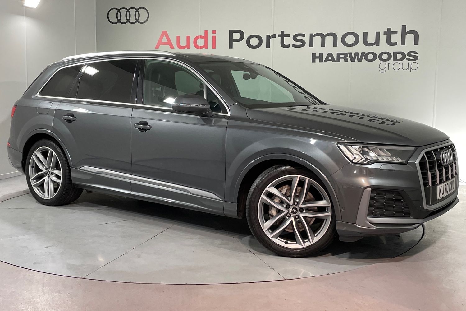 Main listing image - Audi Q7