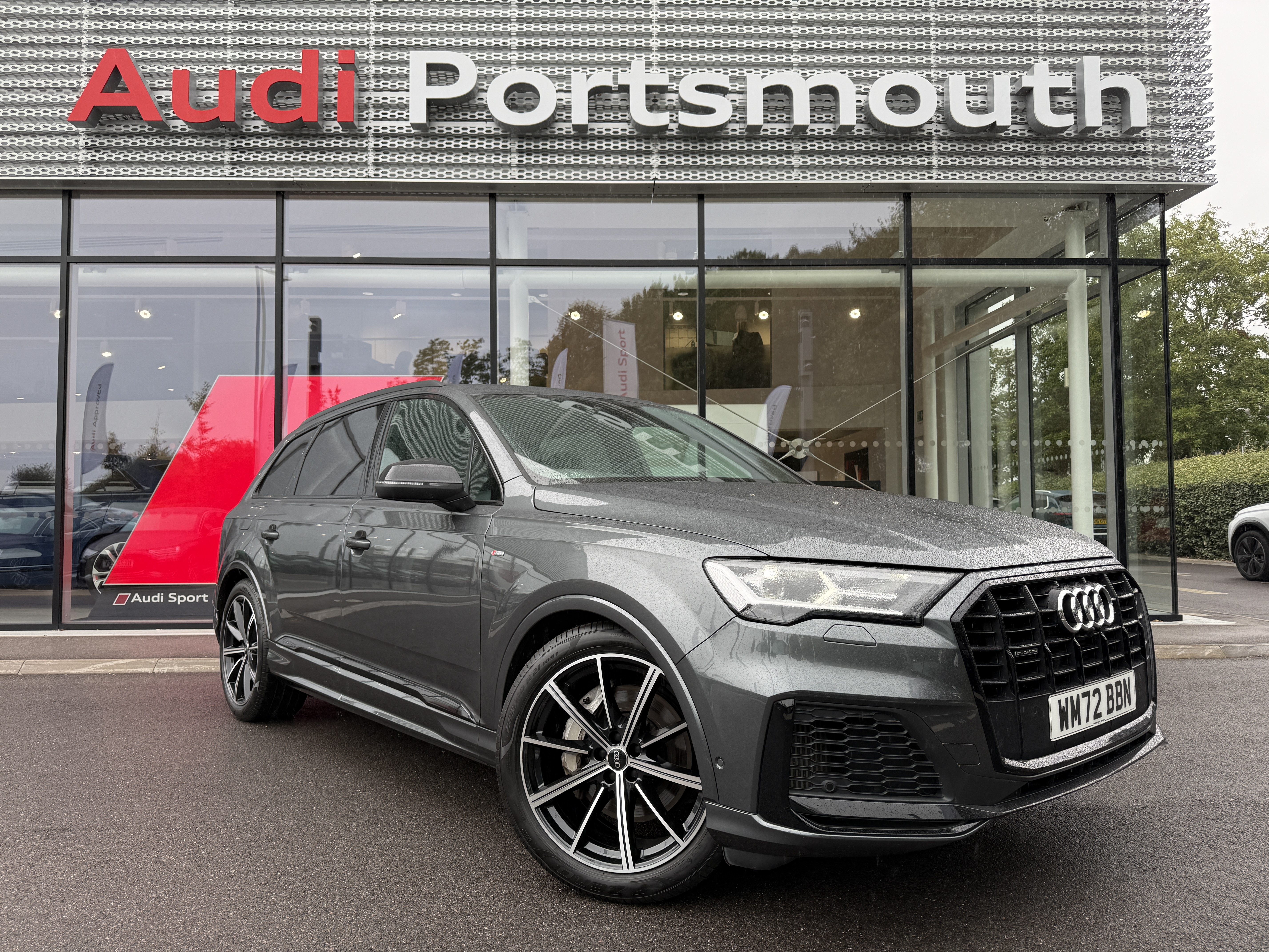 Main listing image - Audi Q7