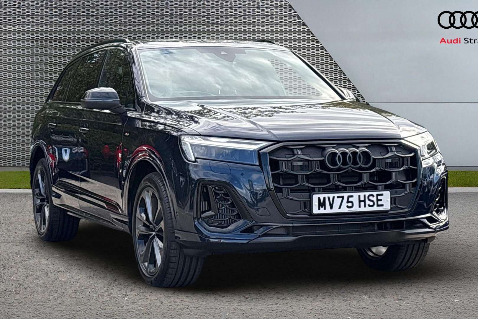 Main listing image - Audi Q7