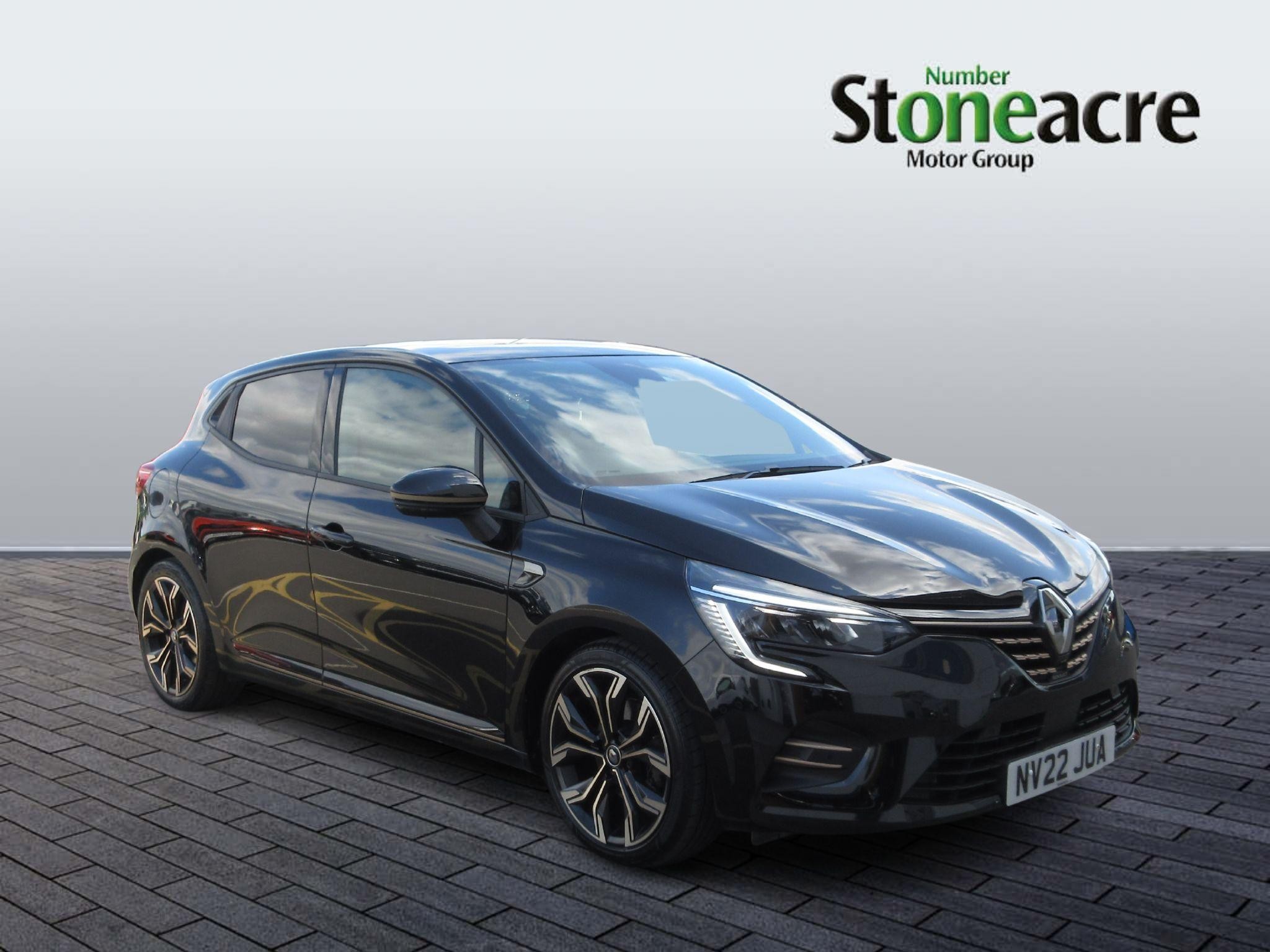 Main listing image - Renault Clio