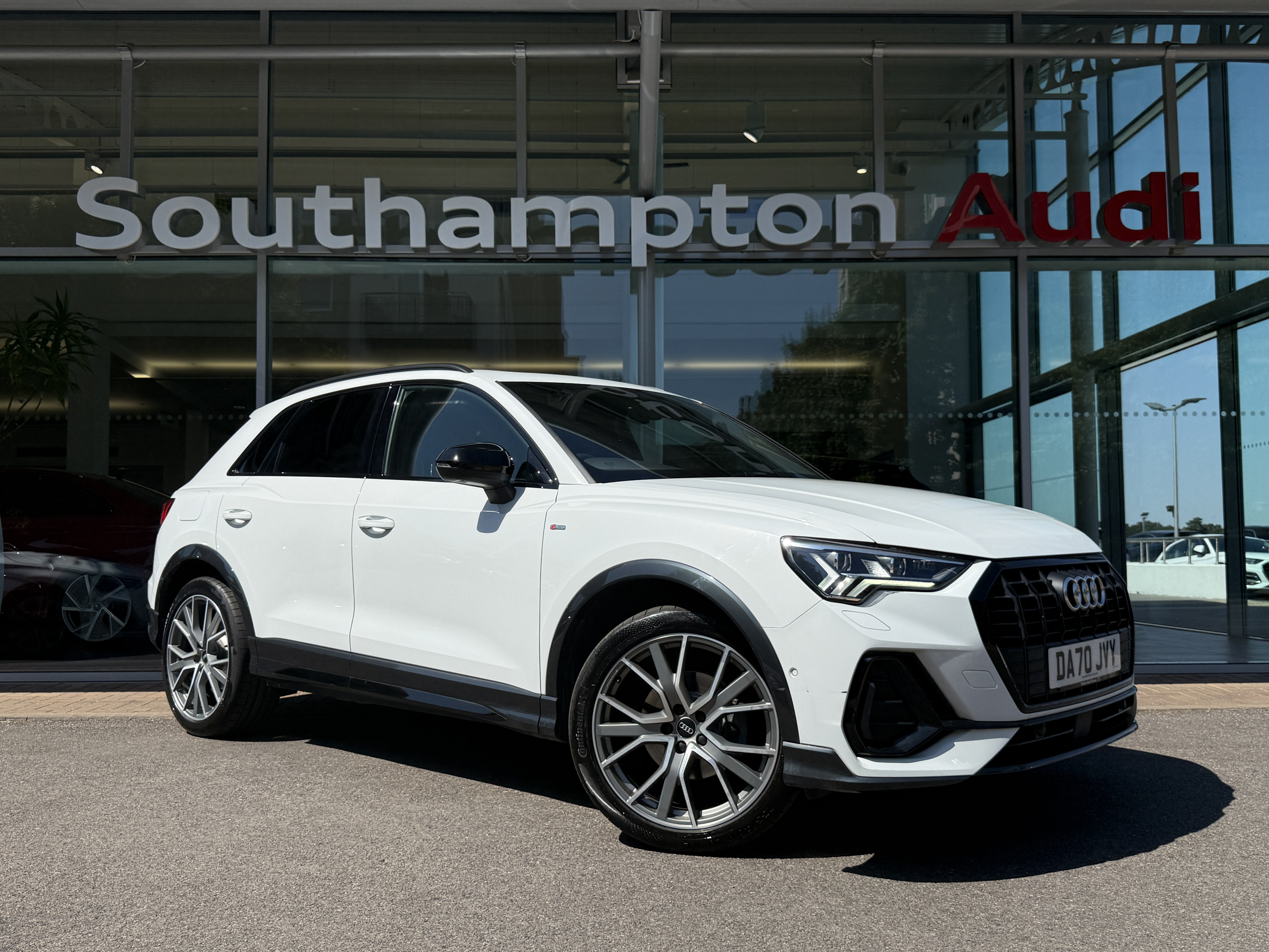 Main listing image - Audi Q3