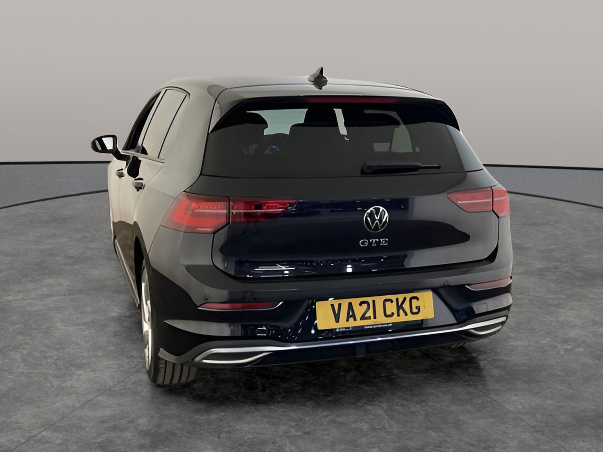 Main listing image - Volkswagen Golf GTE