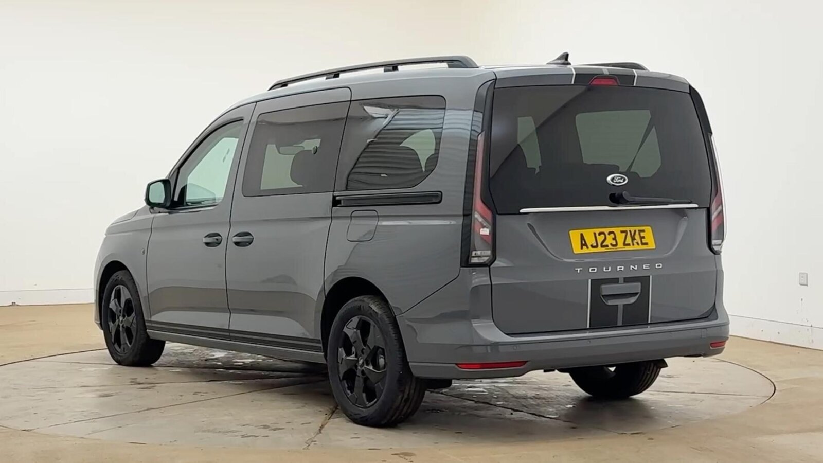Main listing image - Ford Tourneo Connect