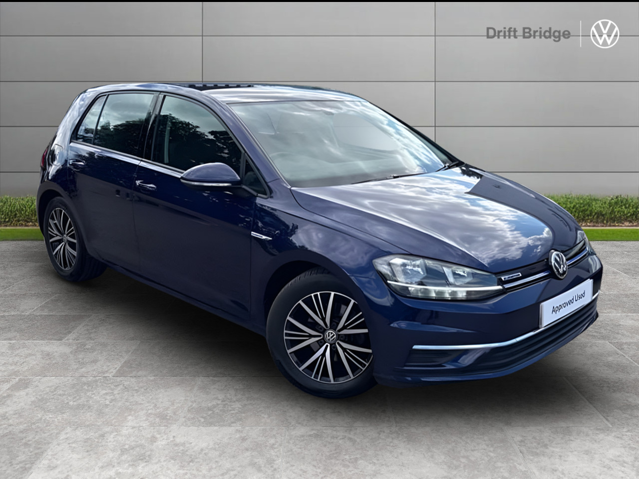 Main listing image - Volkswagen Golf