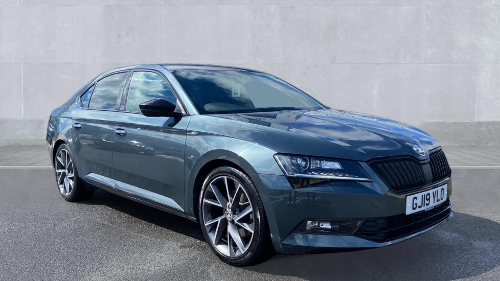 Main listing image - Skoda Superb