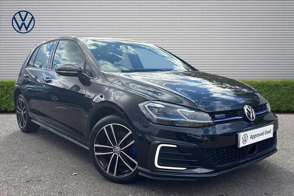 Main listing image - Volkswagen Golf