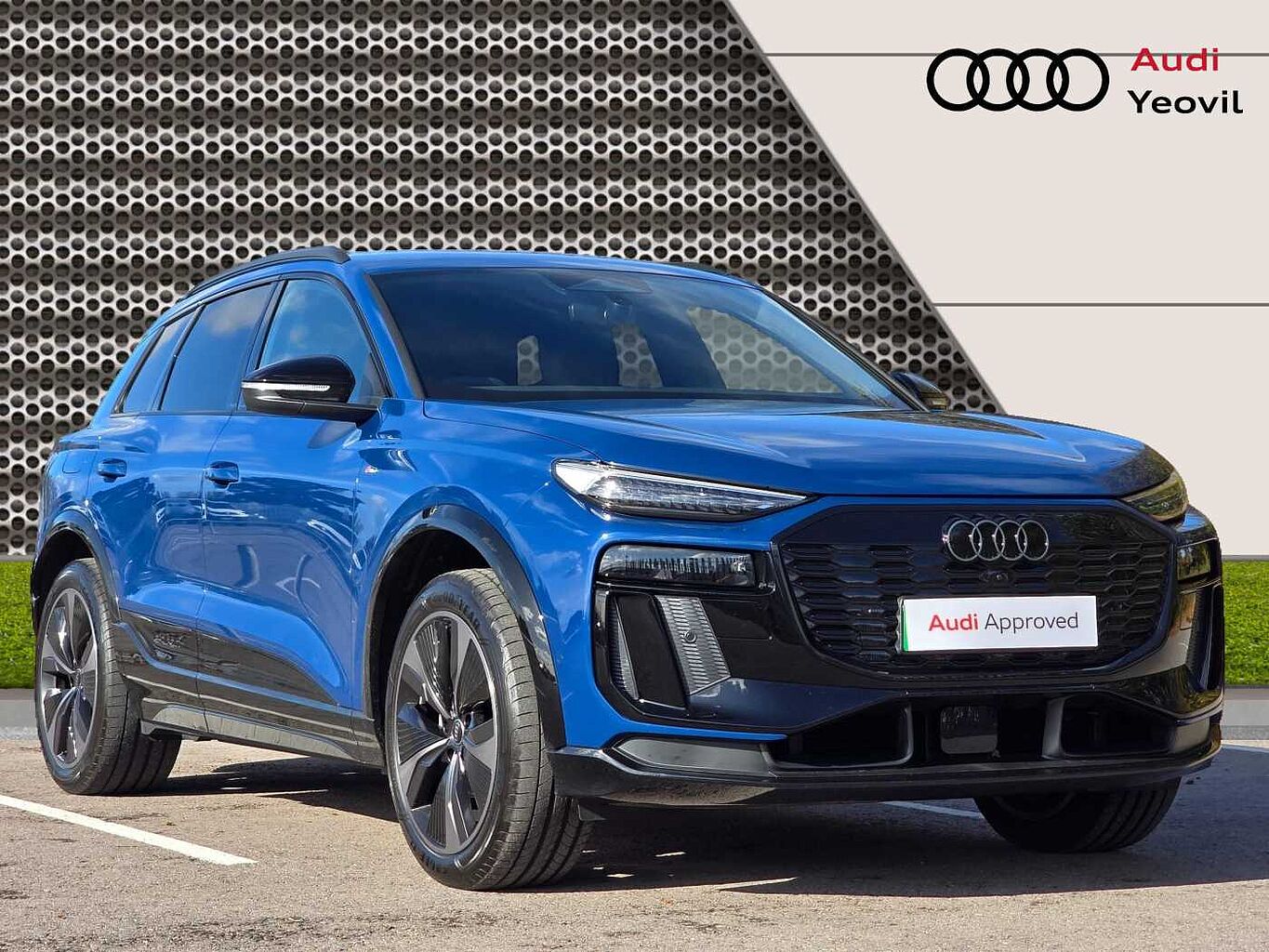 Main listing image - Audi Q6