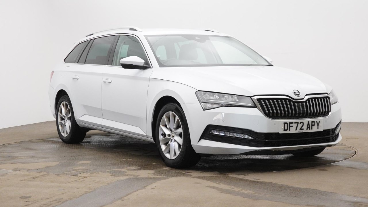 Main listing image - Skoda Superb Estate