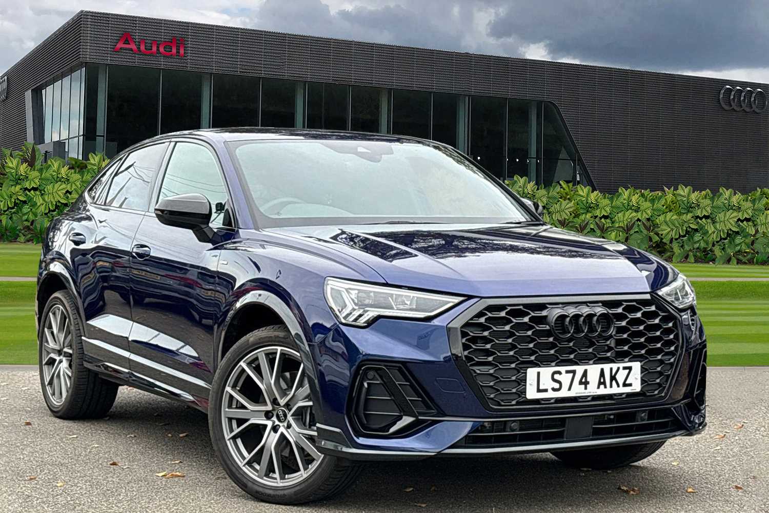 Main listing image - Audi Q3