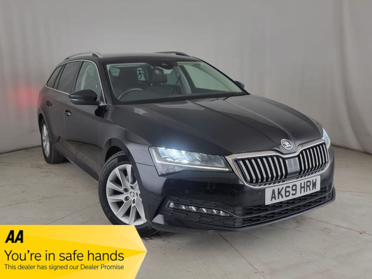 Main listing image - Skoda Superb Estate