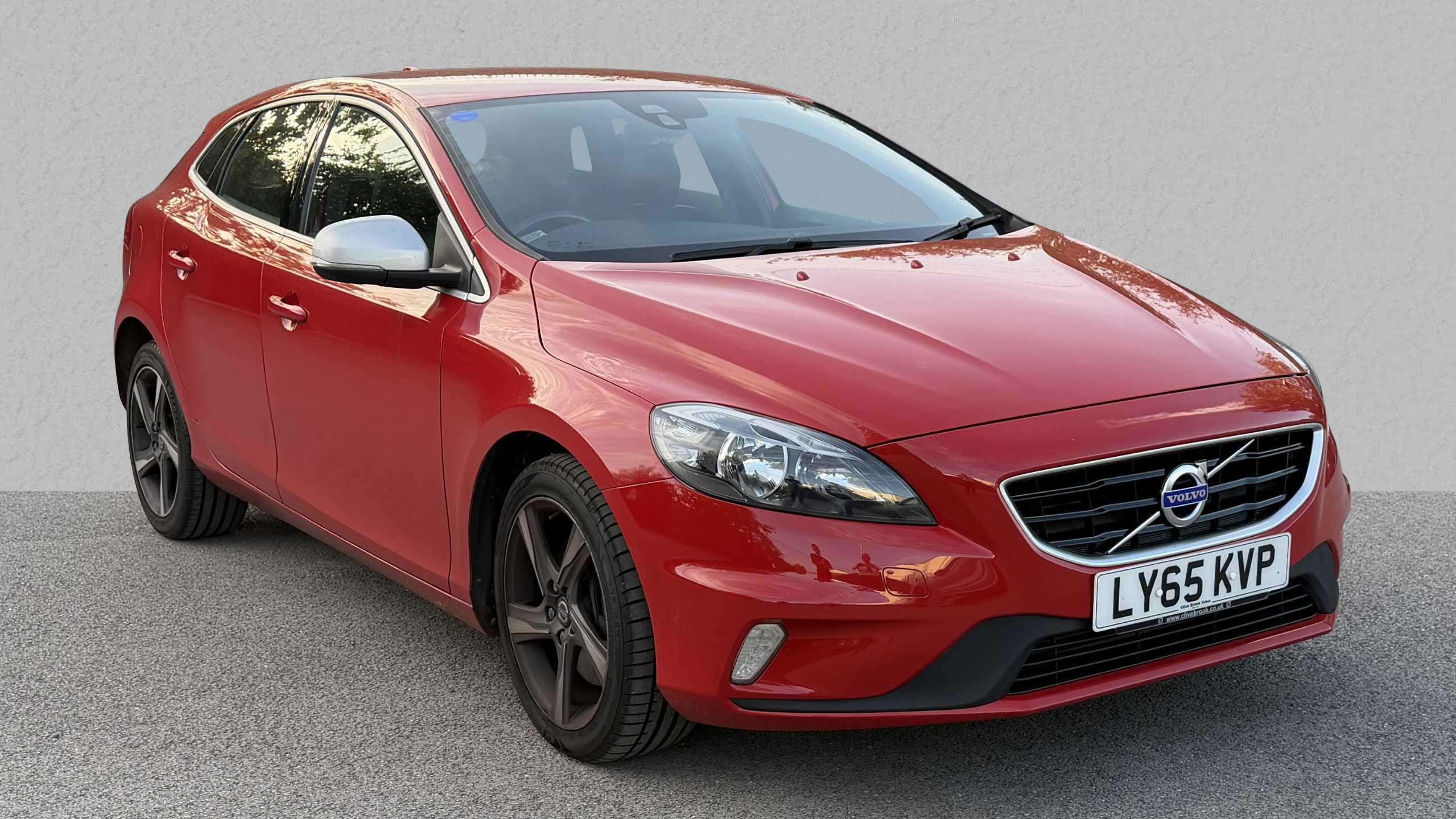 Main listing image - Volvo V40