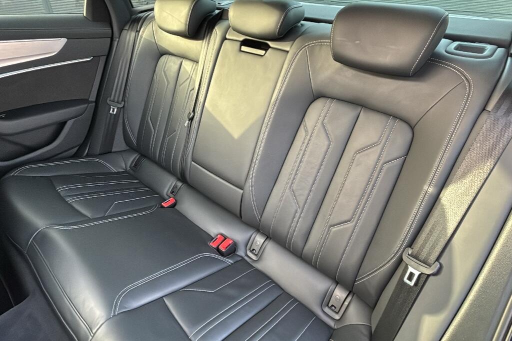 Main listing image - Audi A6