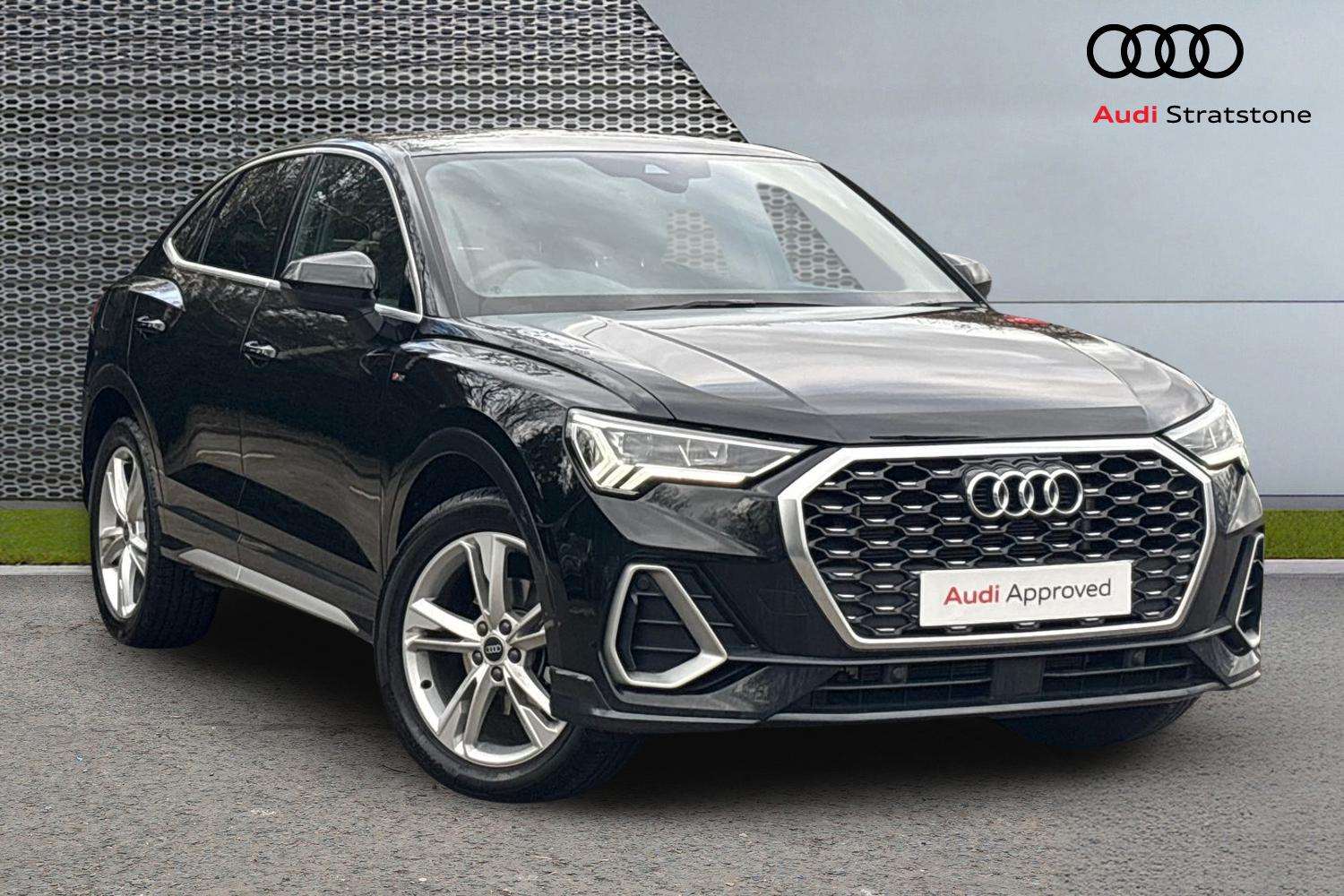 Main listing image - Audi Q3