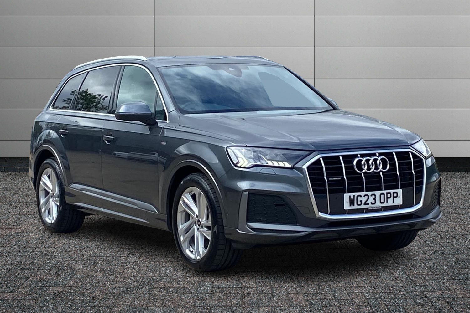 Main listing image - Audi Q7