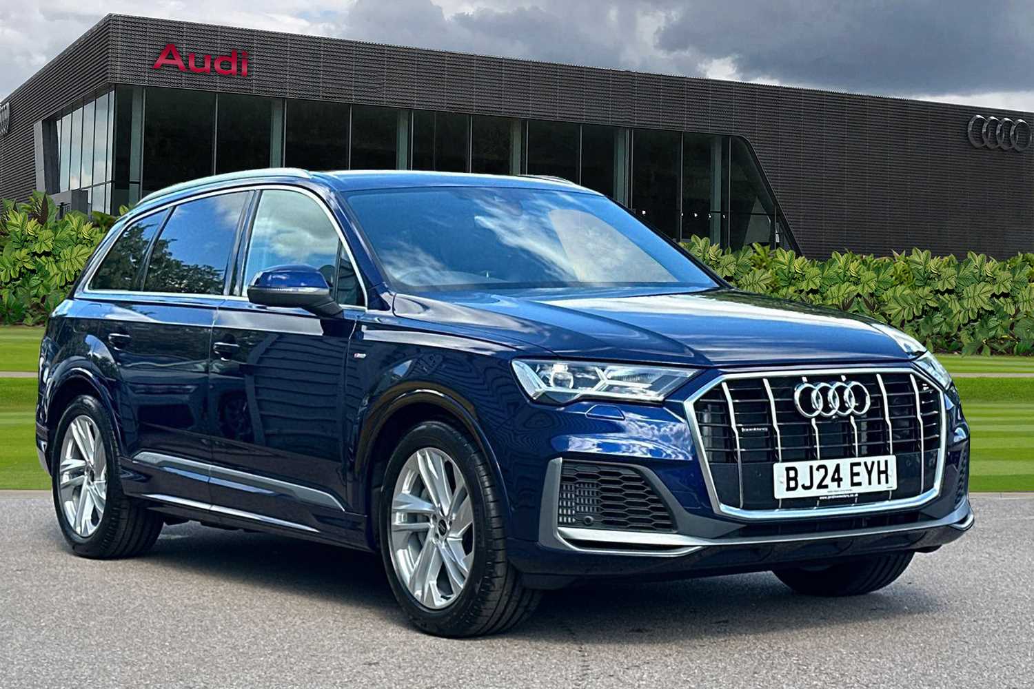 Main listing image - Audi Q7