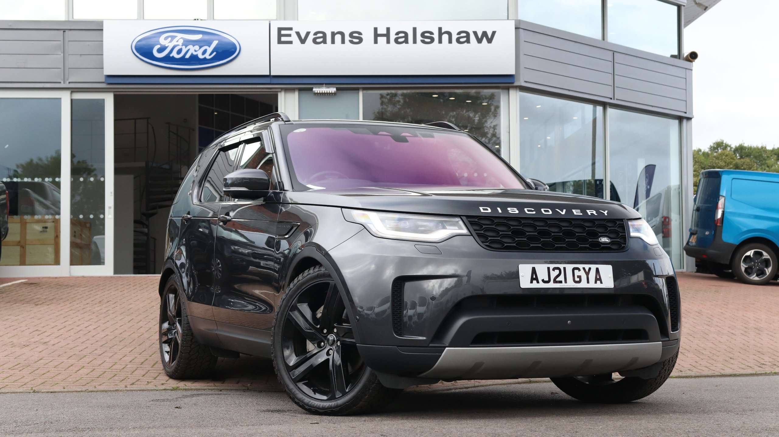 Main listing image - Land Rover Discovery