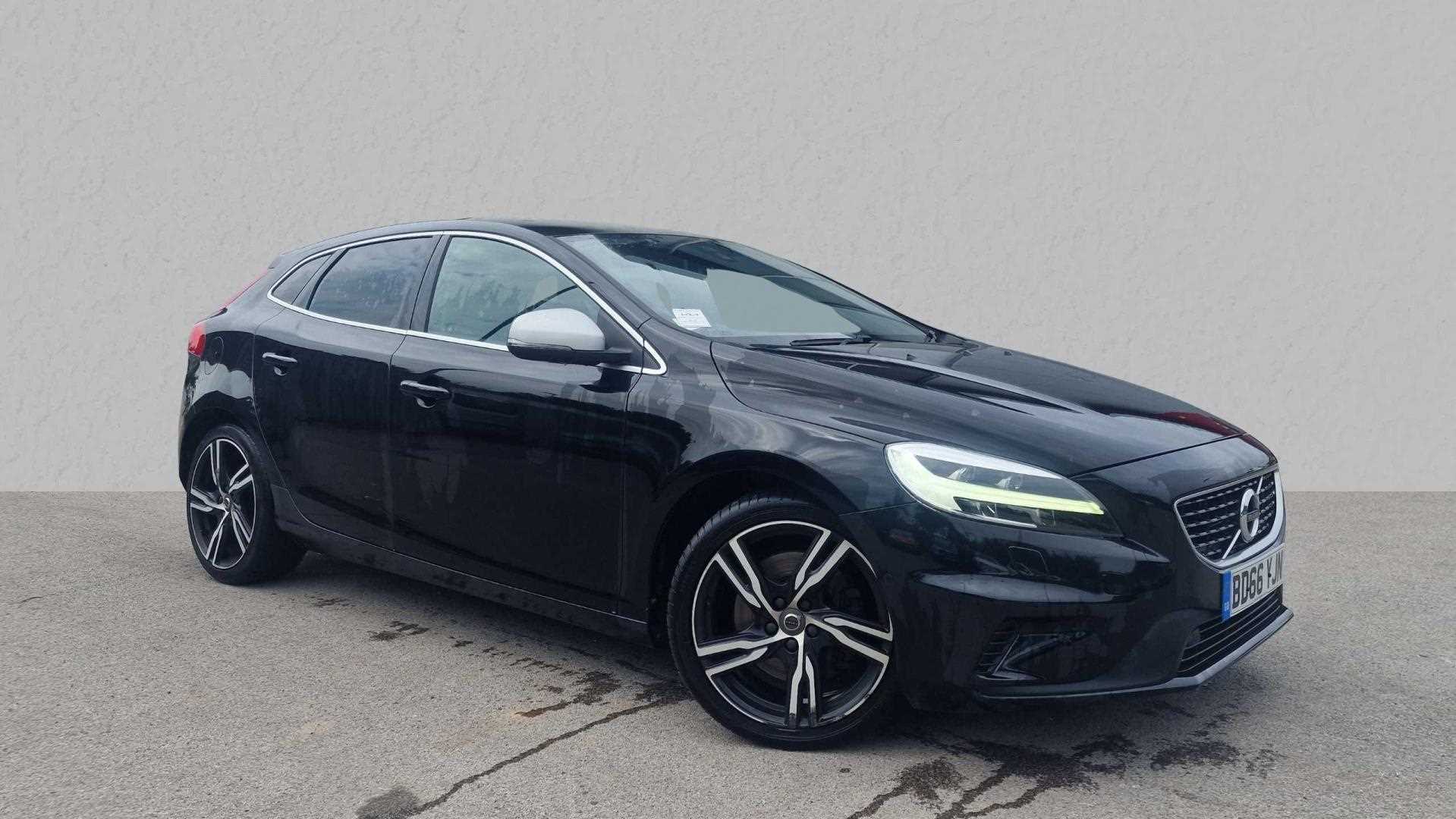 Main listing image - Volvo V40