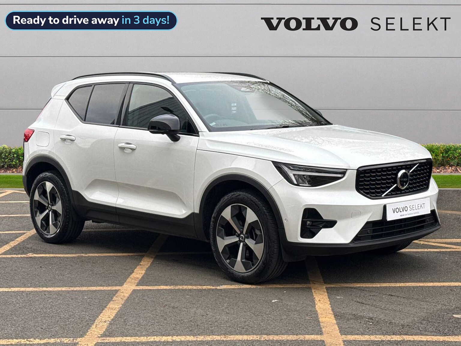 Main listing image - Volvo XC40