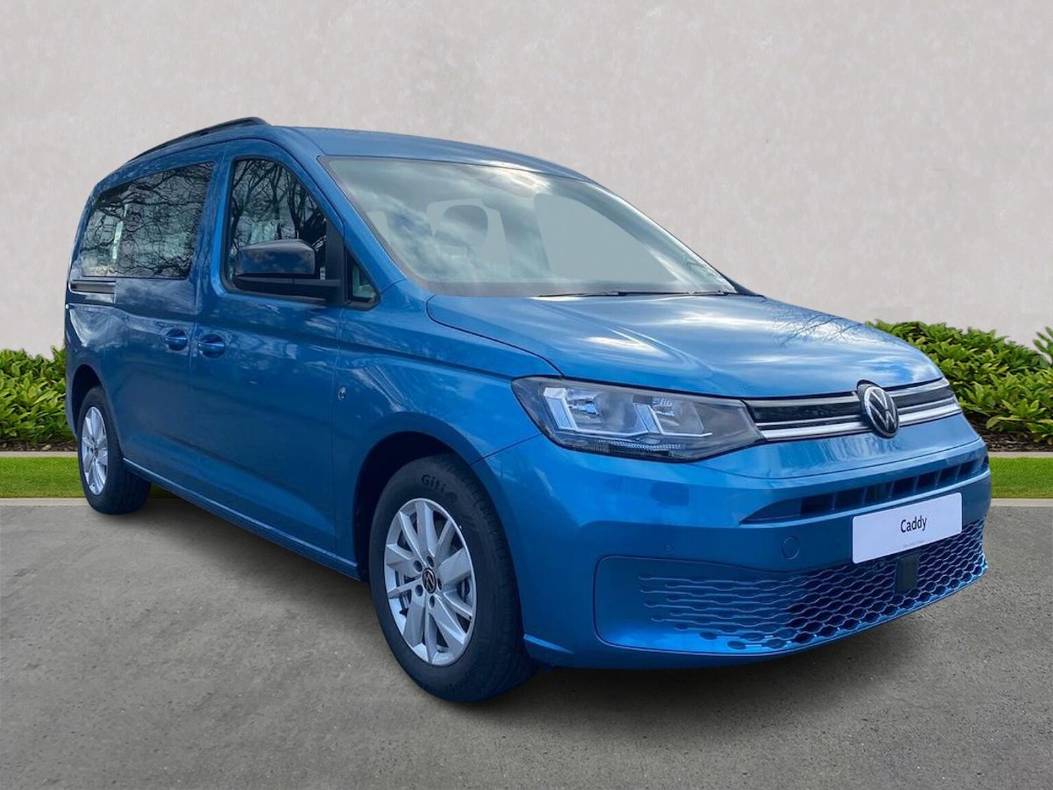 Main listing image - Volkswagen Caddy Maxi