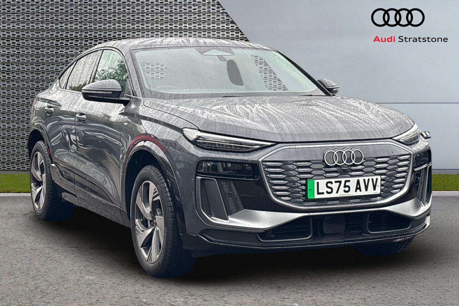 Main listing image - Audi Q6 e-tron