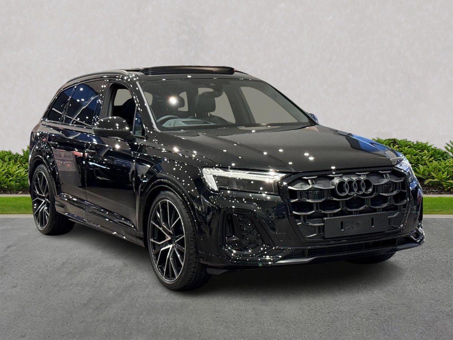 Main listing image - Audi Q7