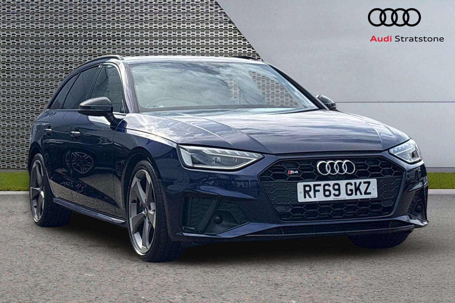 Main listing image - Audi S4