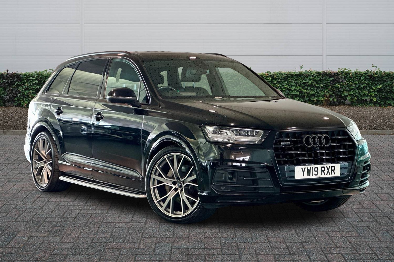 Main listing image - Audi Q7