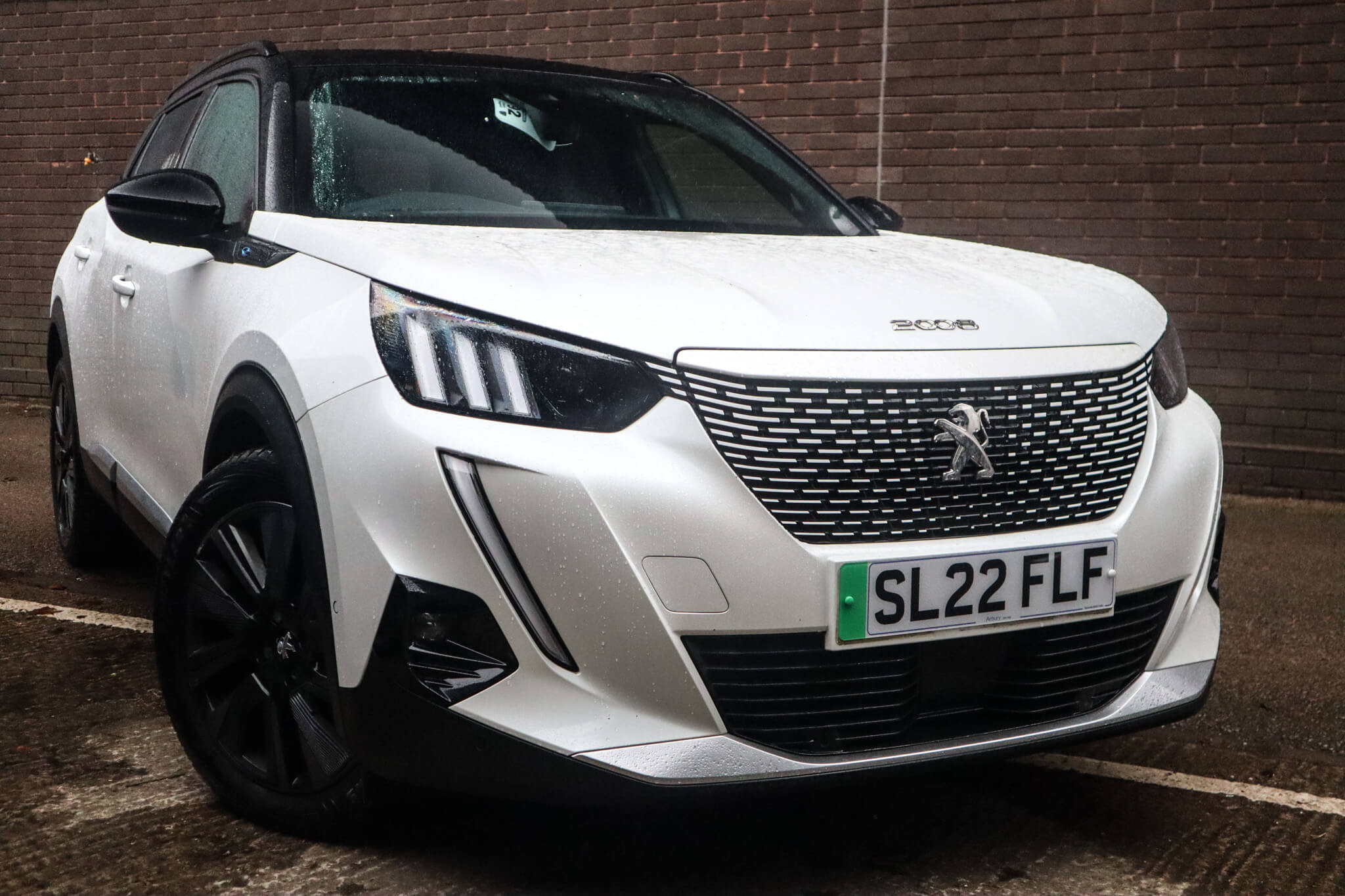 Main listing image - Peugeot e-2008