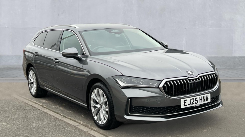 Main listing image - Skoda Superb Estate