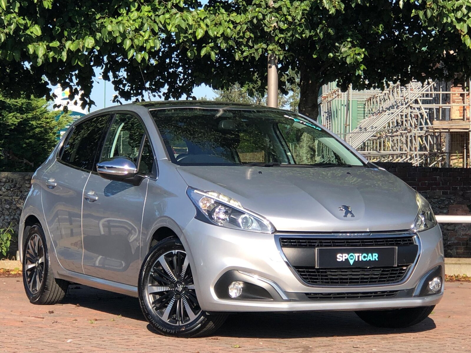 Main listing image - Peugeot 208