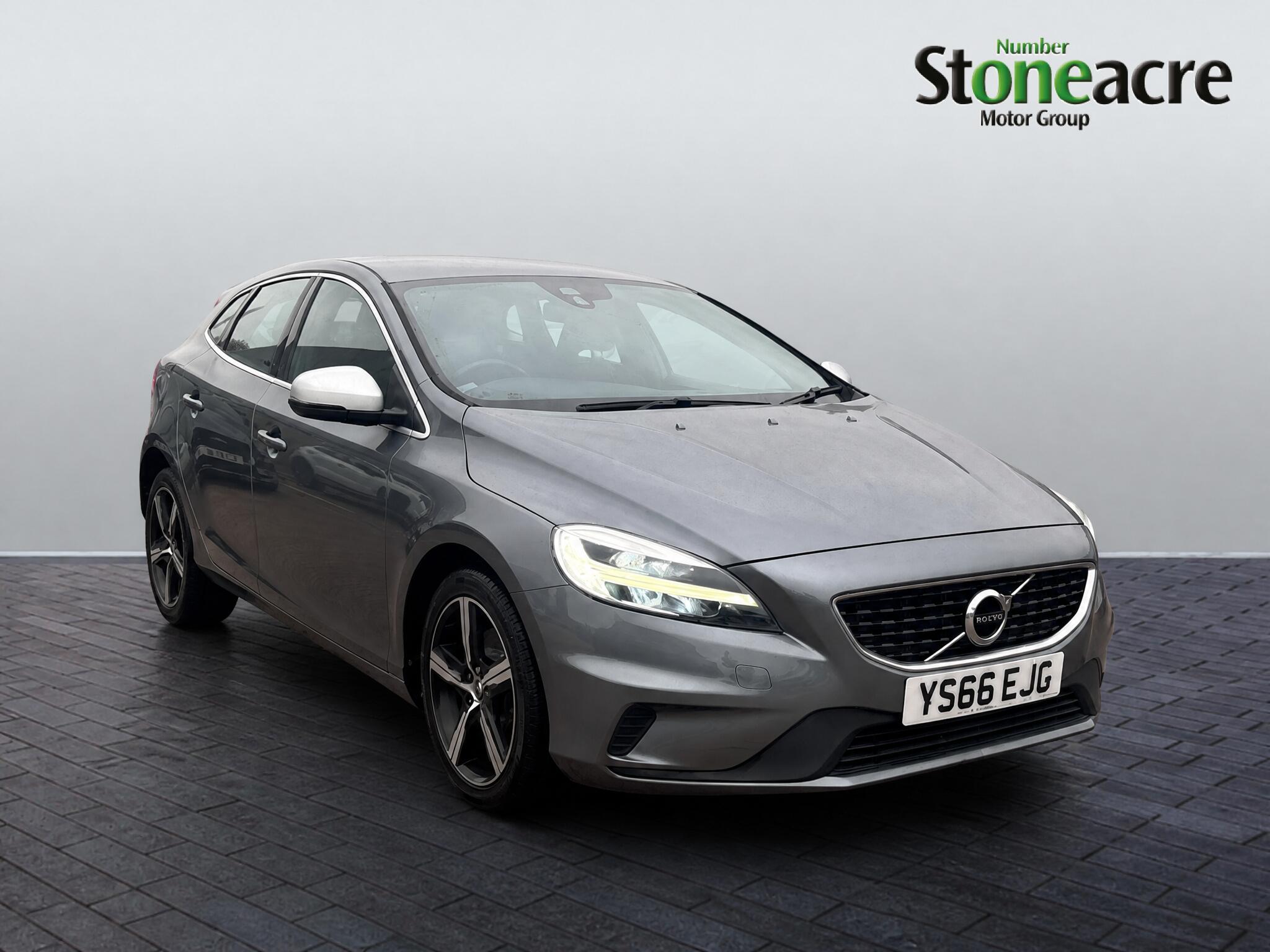 Main listing image - Volvo V40