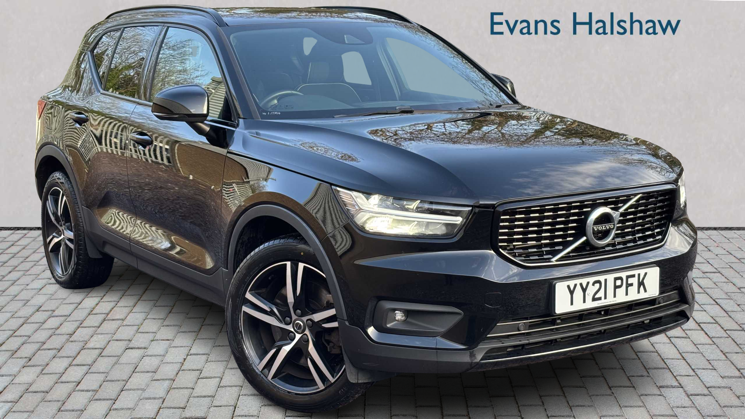 Main listing image - Volvo XC40 Recharge