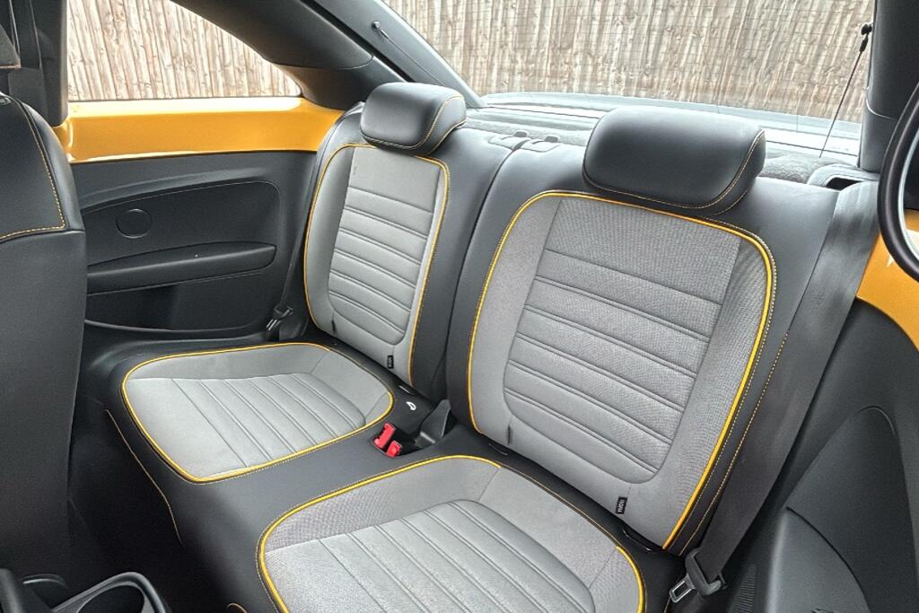 Main listing image - Volkswagen Beetle