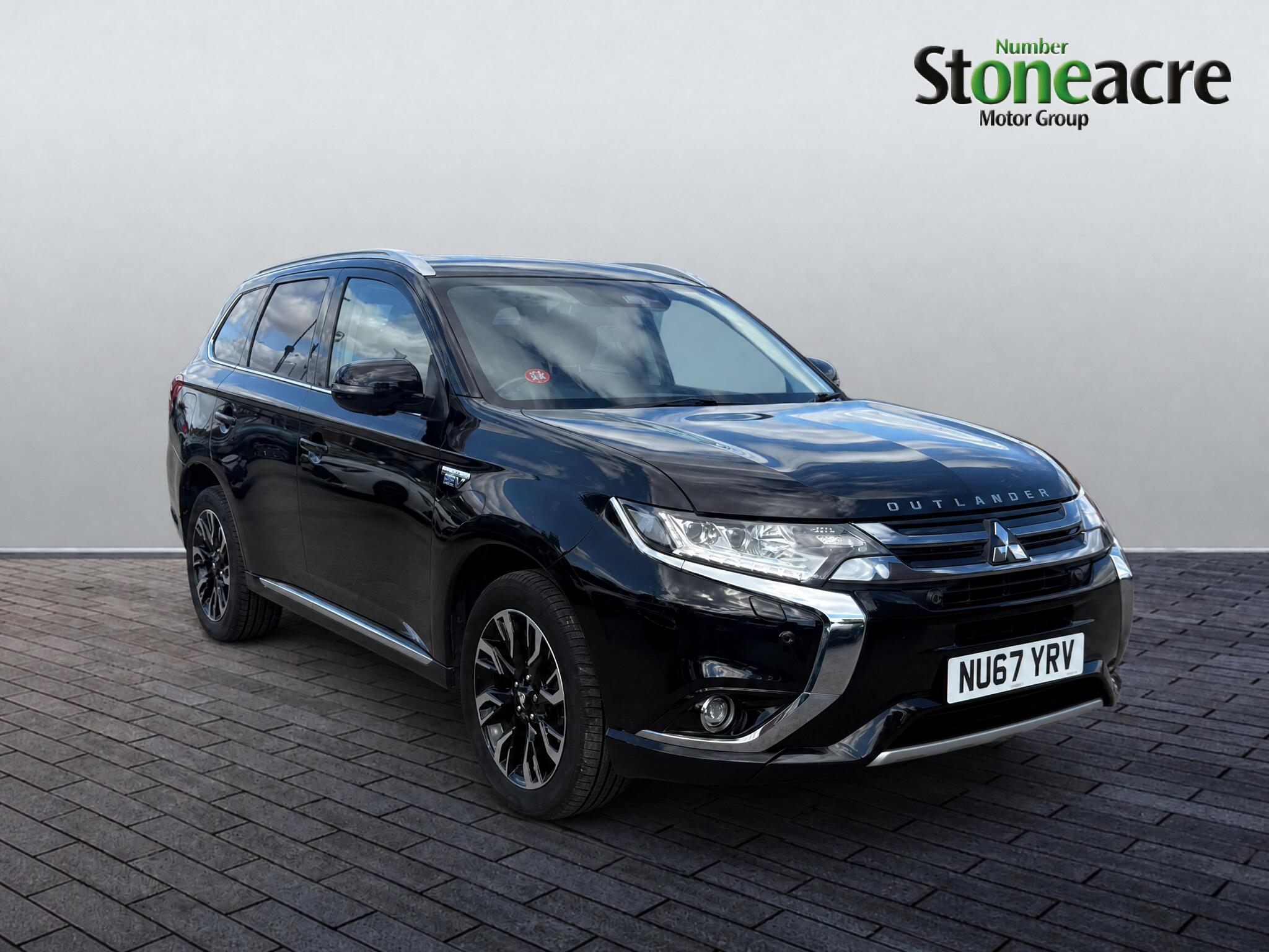 Main listing image - Mitsubishi Outlander