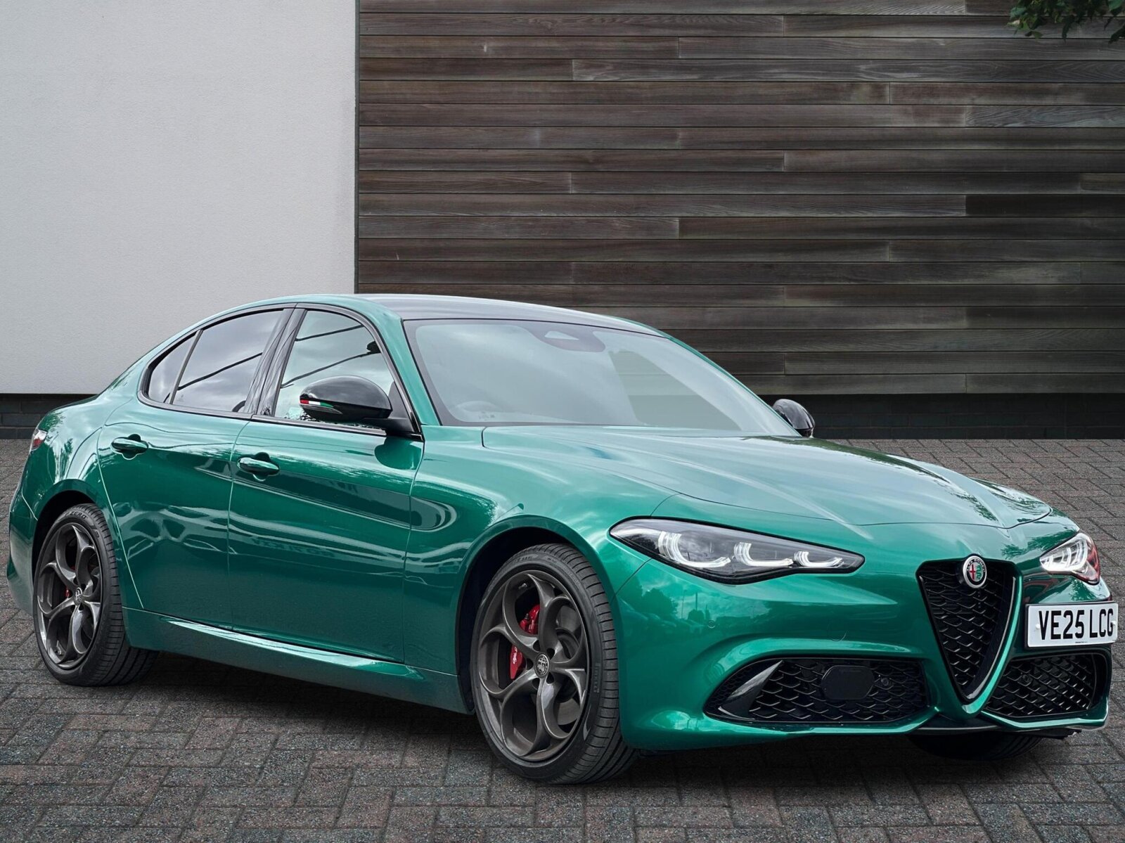 Main listing image - Alfa Romeo Giulia