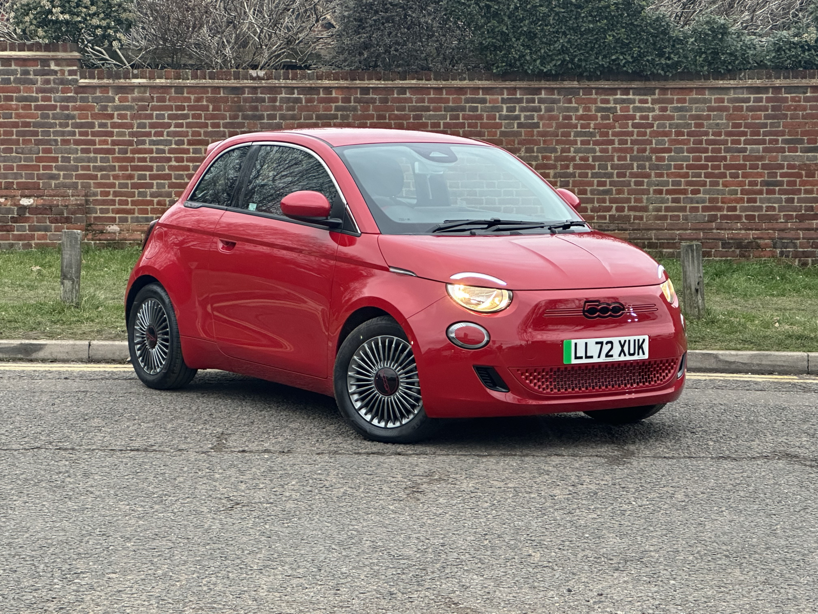 Main listing image - Fiat 500 Electric