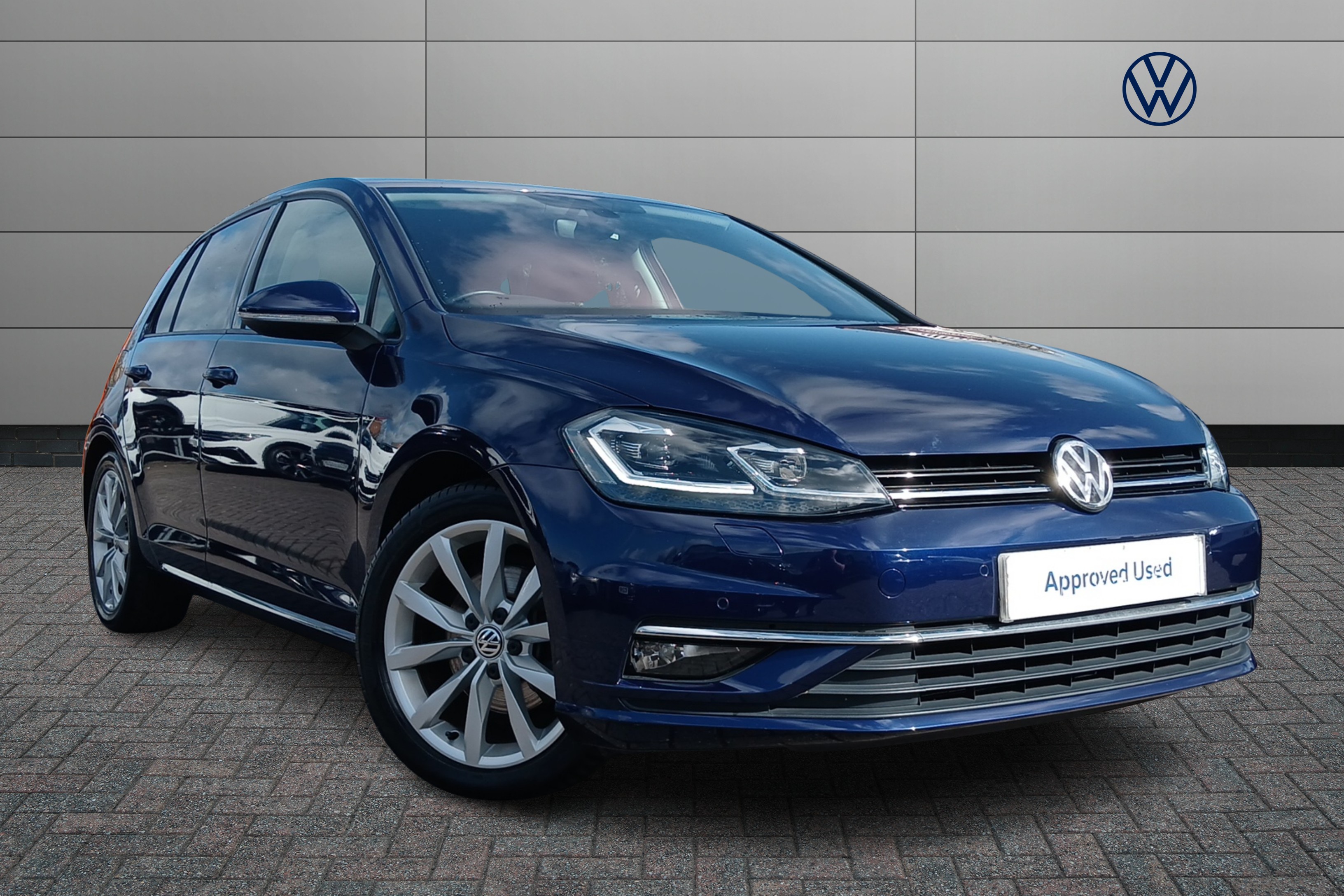 Main listing image - Volkswagen Golf