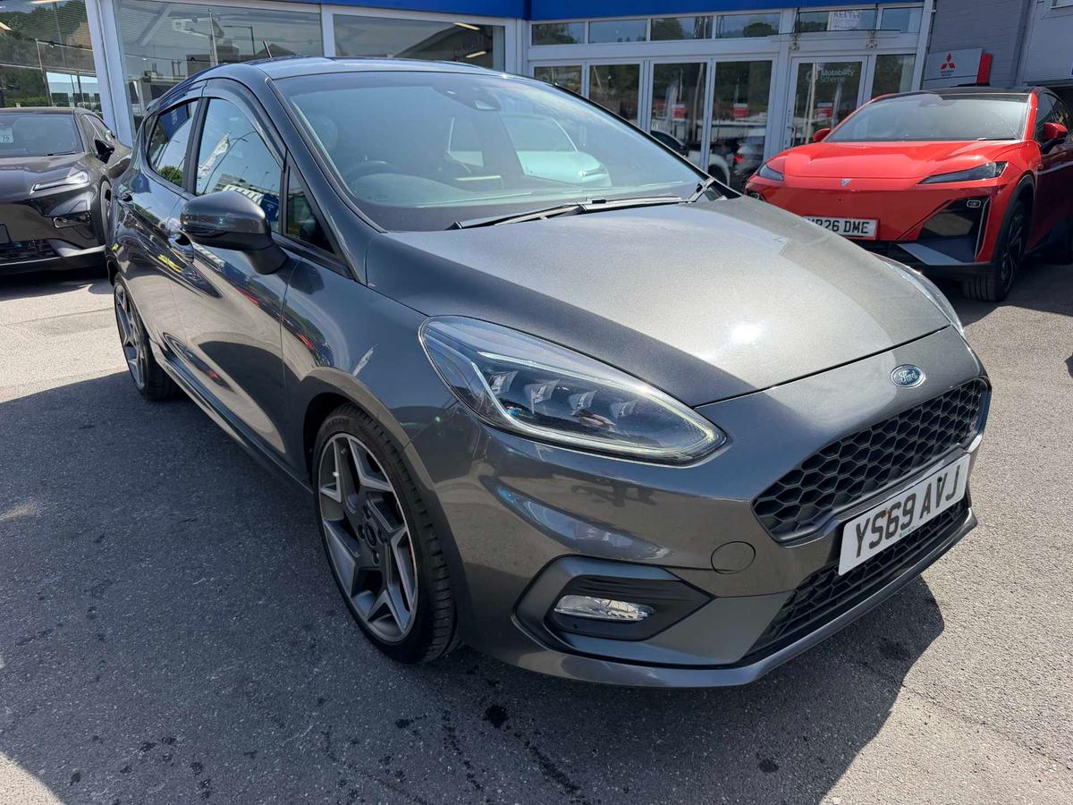 Main listing image - Ford Fiesta