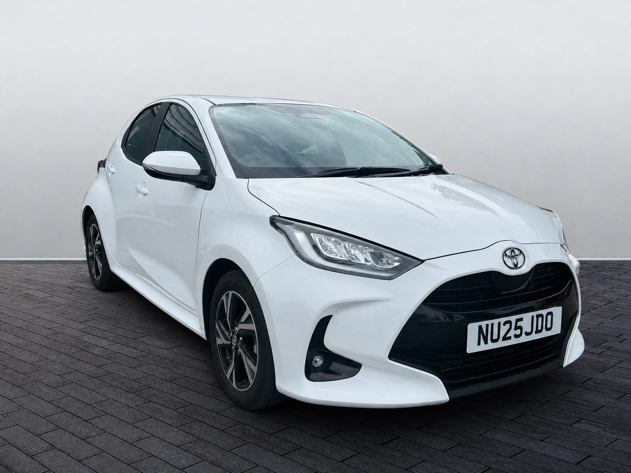 Main listing image - Toyota Yaris