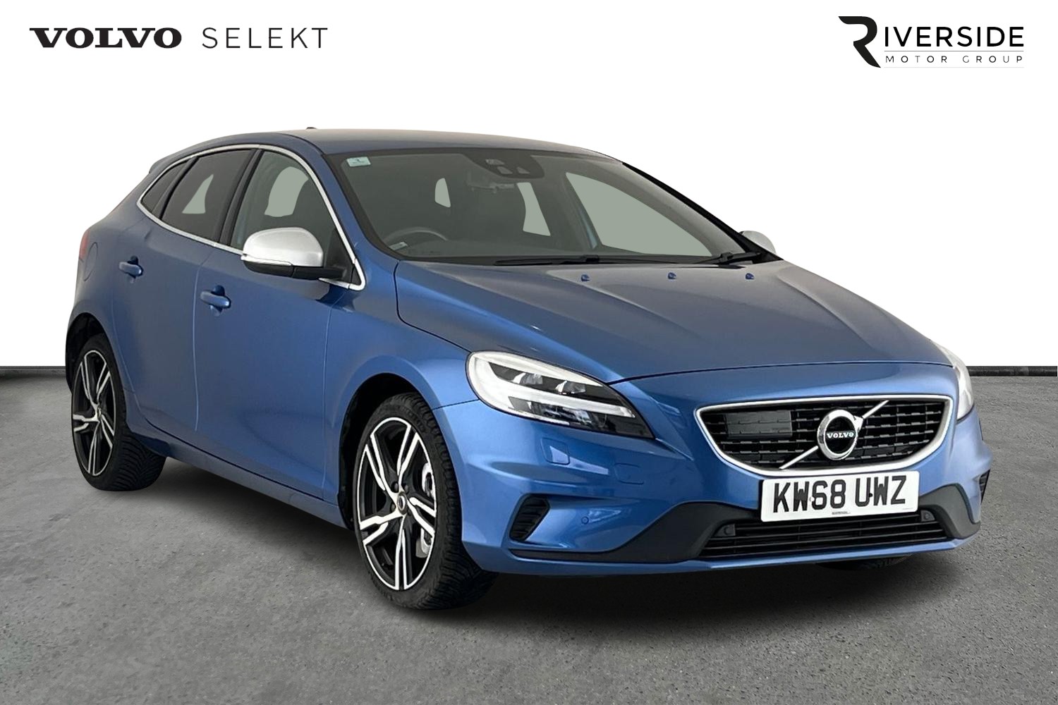 Main listing image - Volvo V40