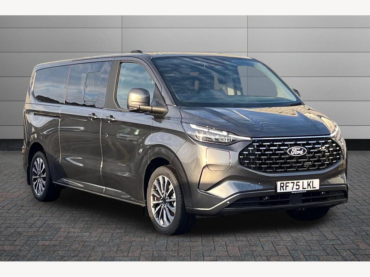 Main listing image - Ford Tourneo Custom