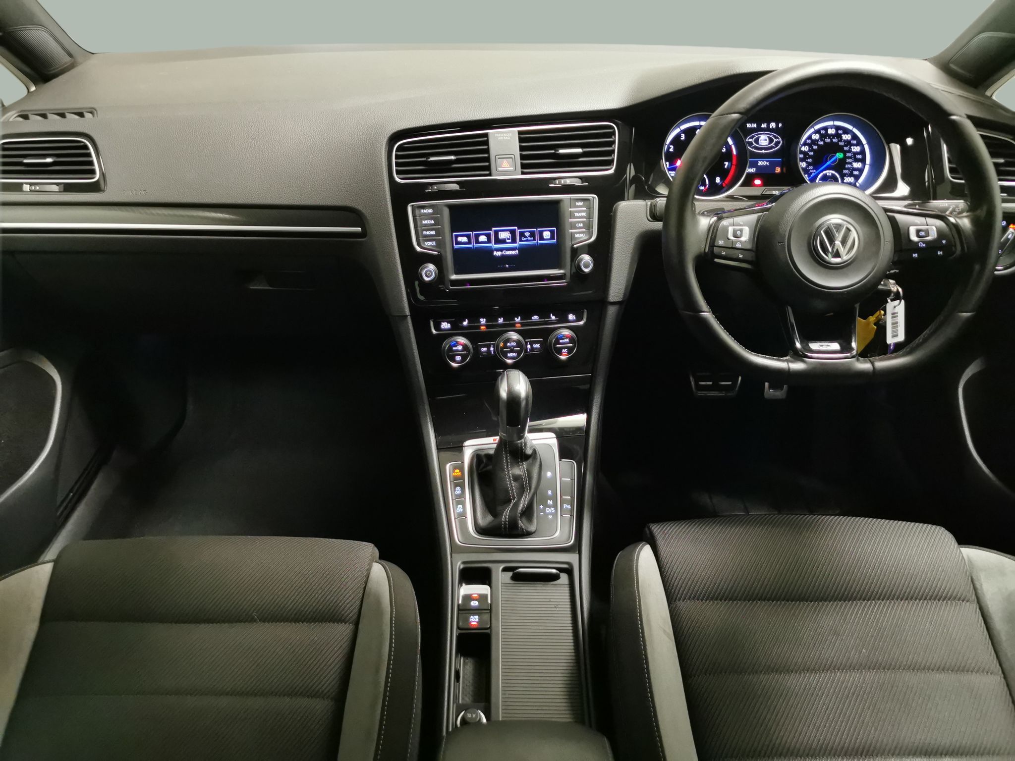 Main listing image - Volkswagen Golf R